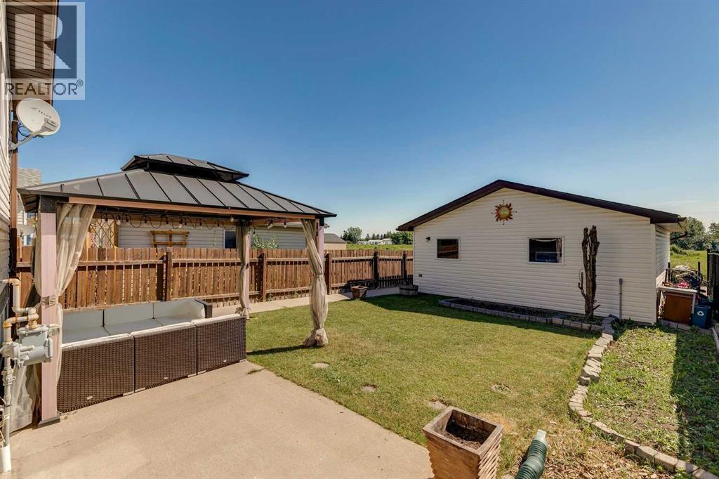 1916B 29 Avenue - 31