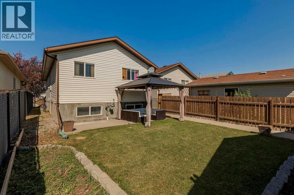 1916B 29 Avenue - 30
