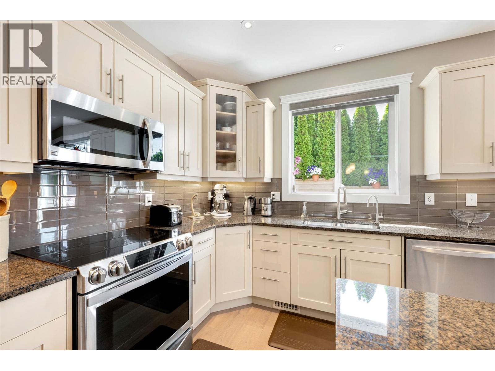 #173 170 Stocks Crescent - 10