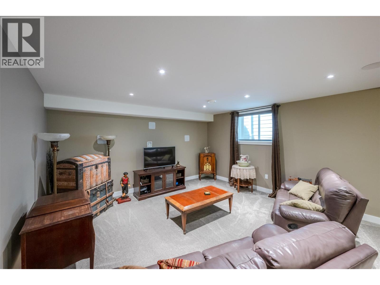 #173 170 Stocks Crescent - 29