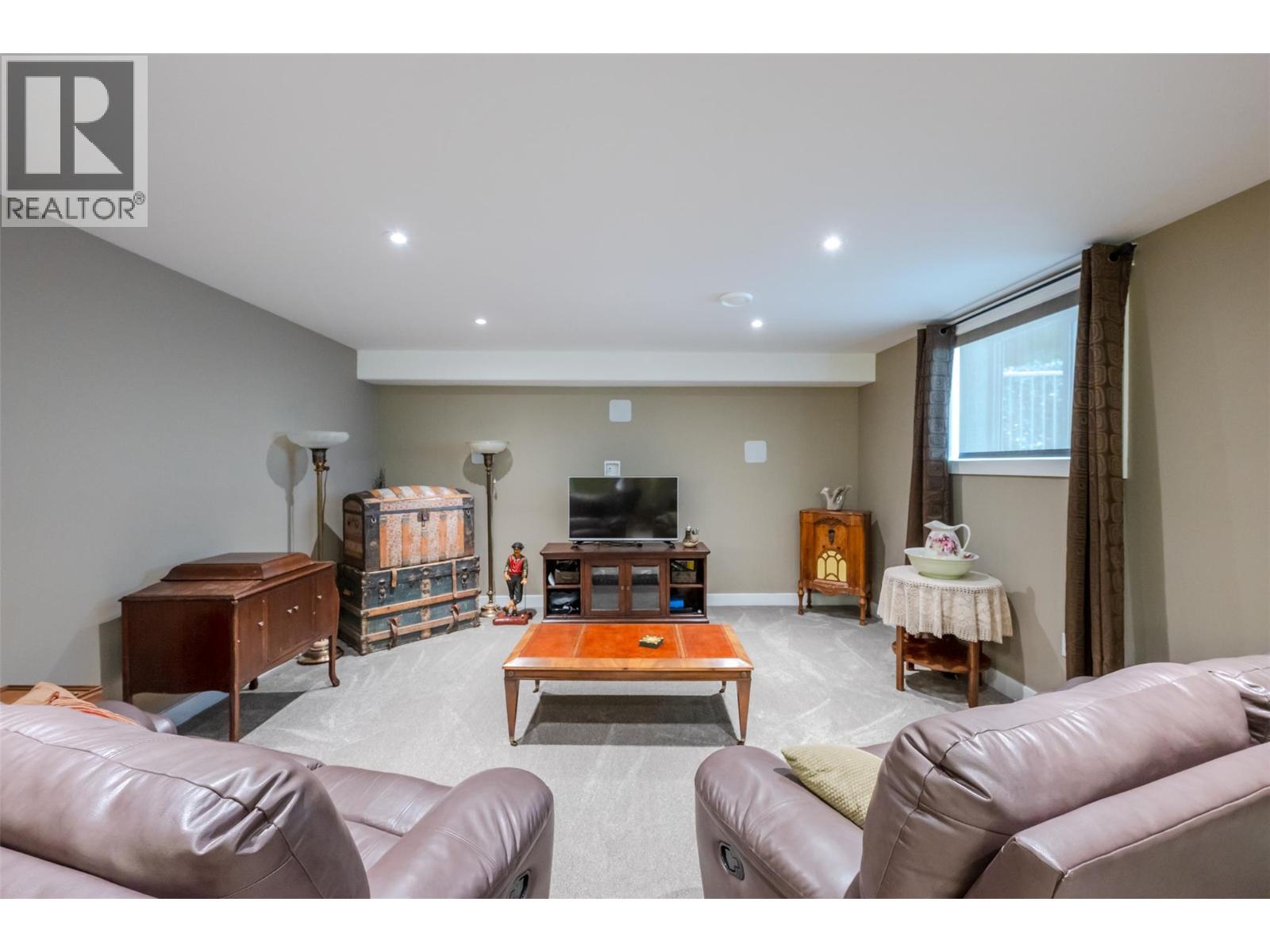#173 170 Stocks Crescent - 30