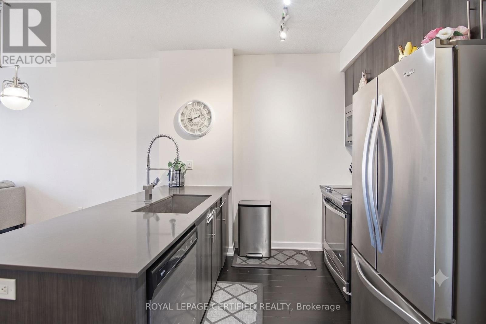 #808 510 CURRAN PLACE - 10
