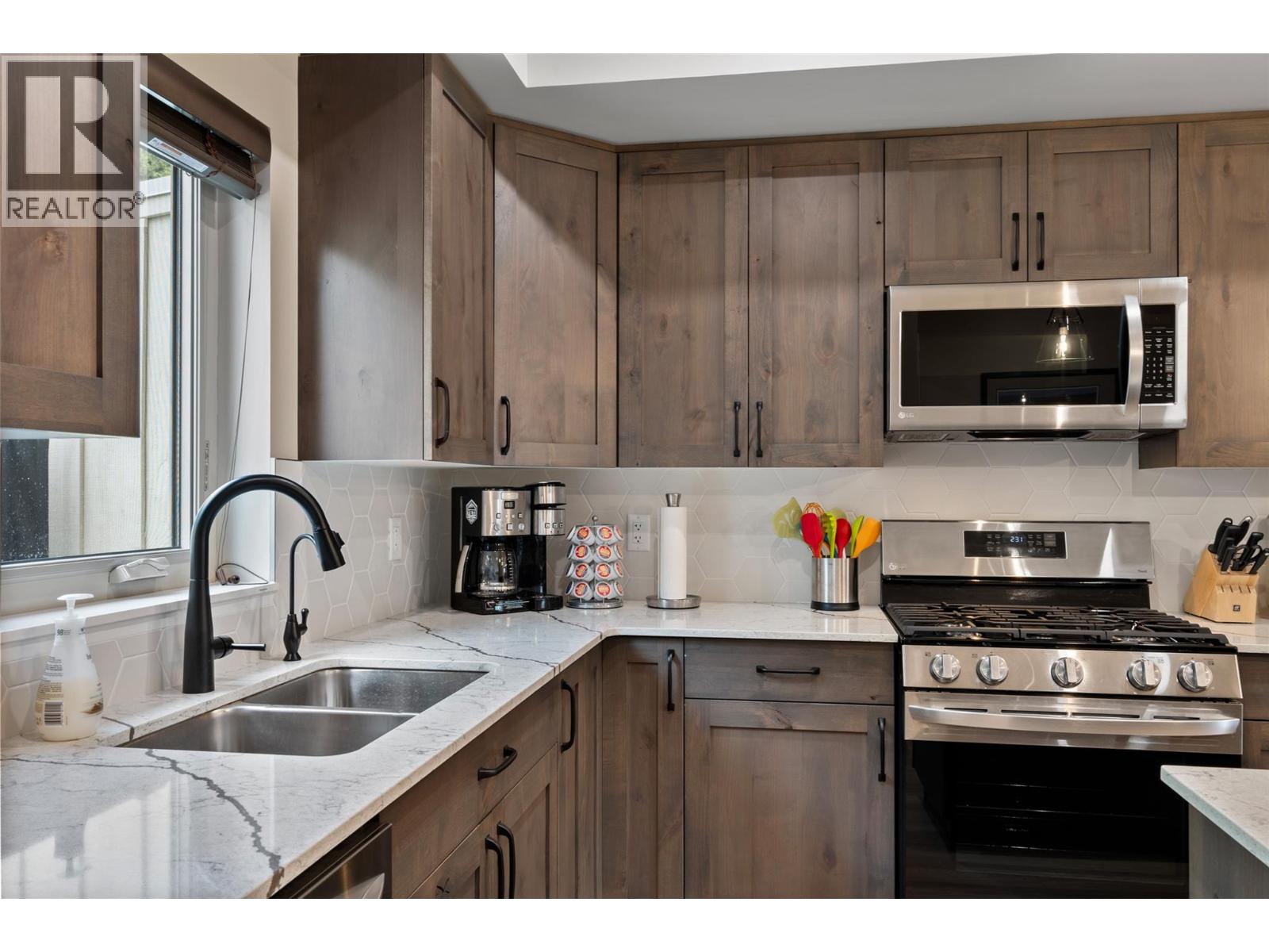 #2 5050 VALLEY Drive - 17