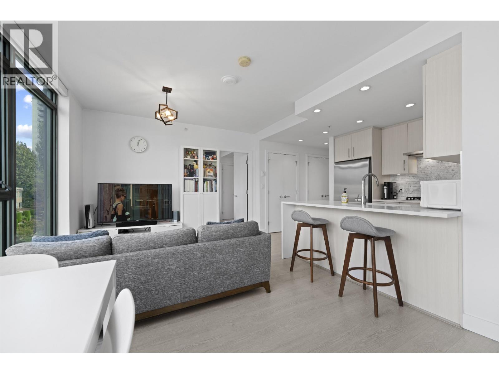 404 518 WHITING WAY — photo 2