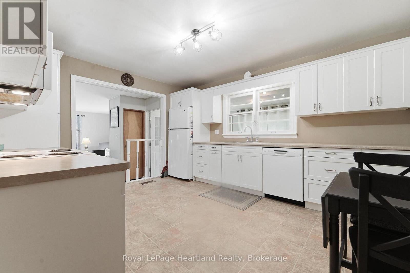 175 BROCK STREET - 8