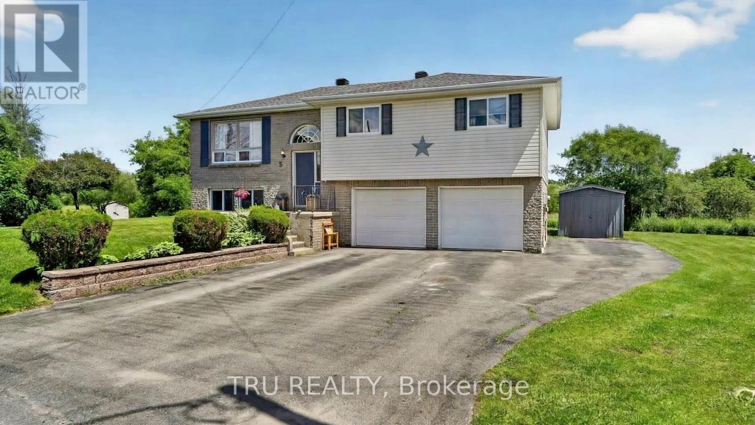 5 BROOKVIEW CRESCENT - 1