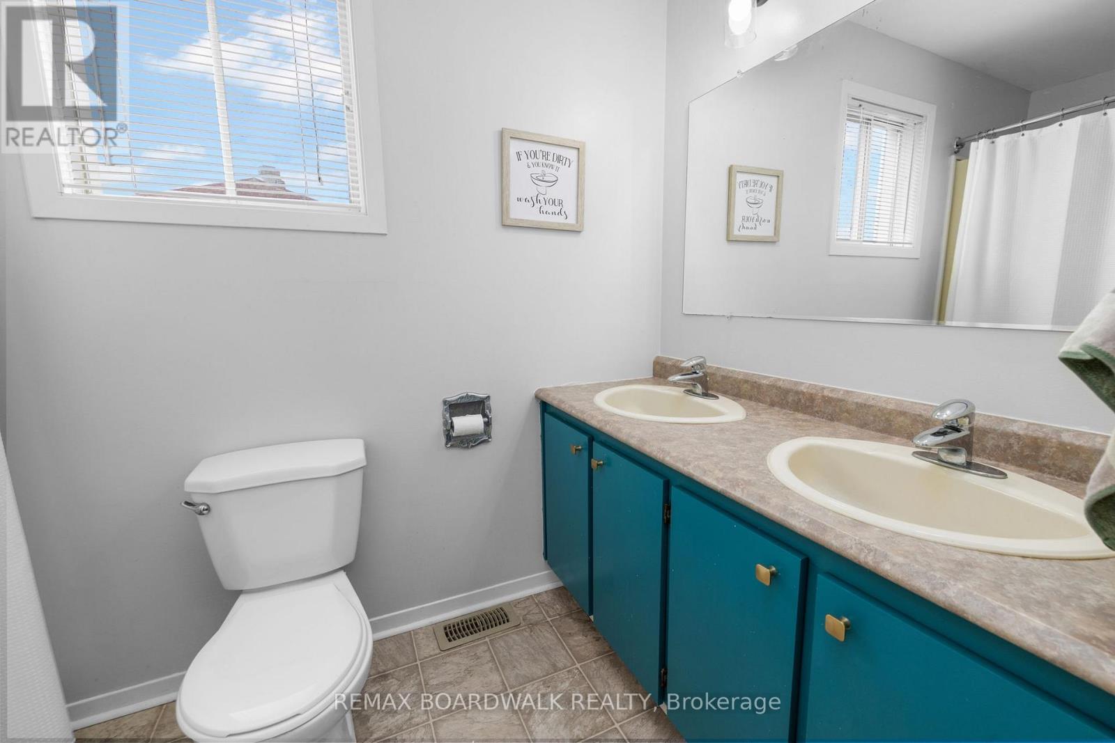 8 JESSIE DRIVE - 32