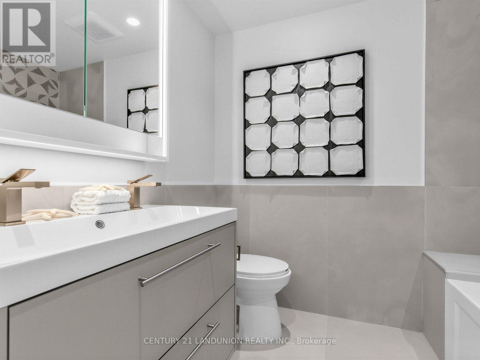 #56 193 MCNICOLL AVENUE - 27