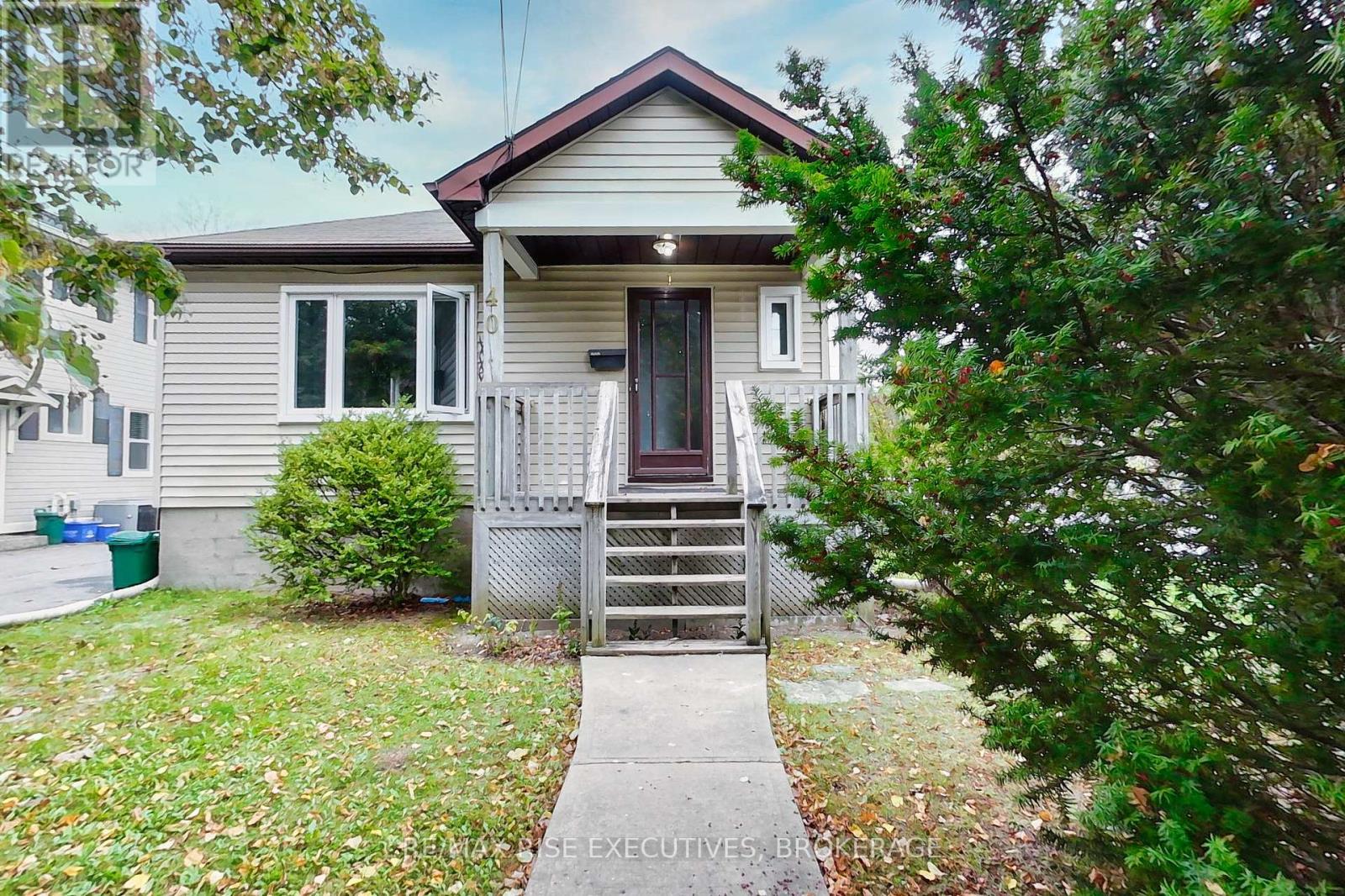 3 - 40 HELEN STREET