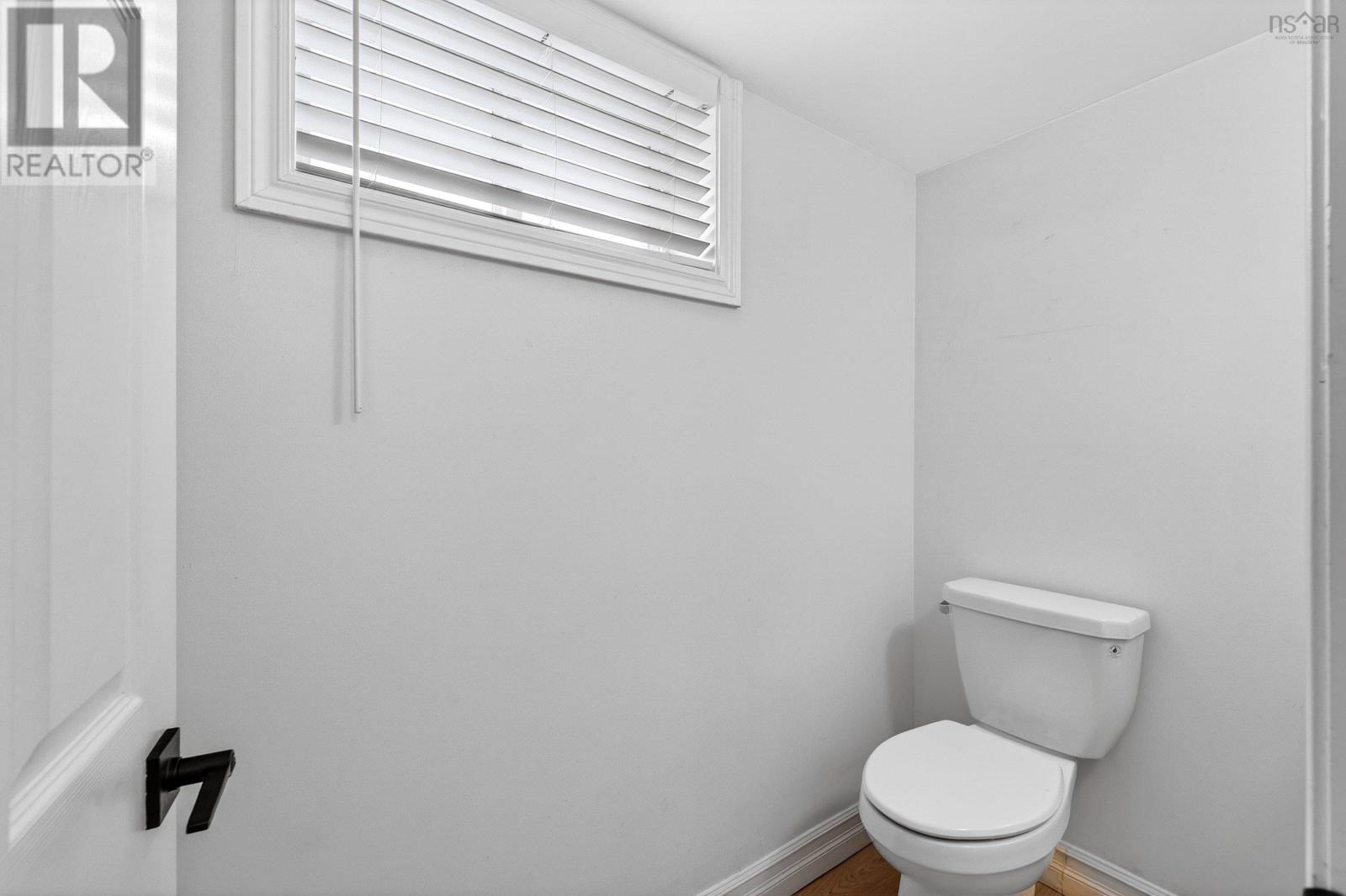 6520 Roslyn Road - 23