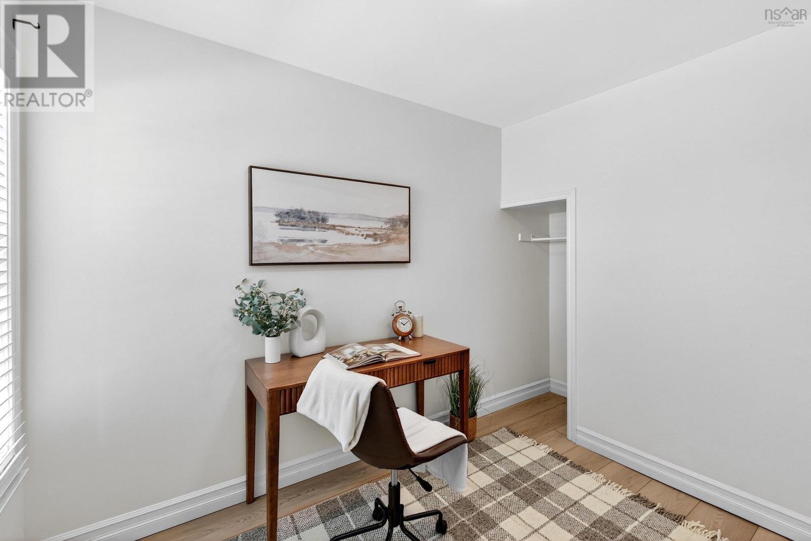 6520 Roslyn Road - 14
