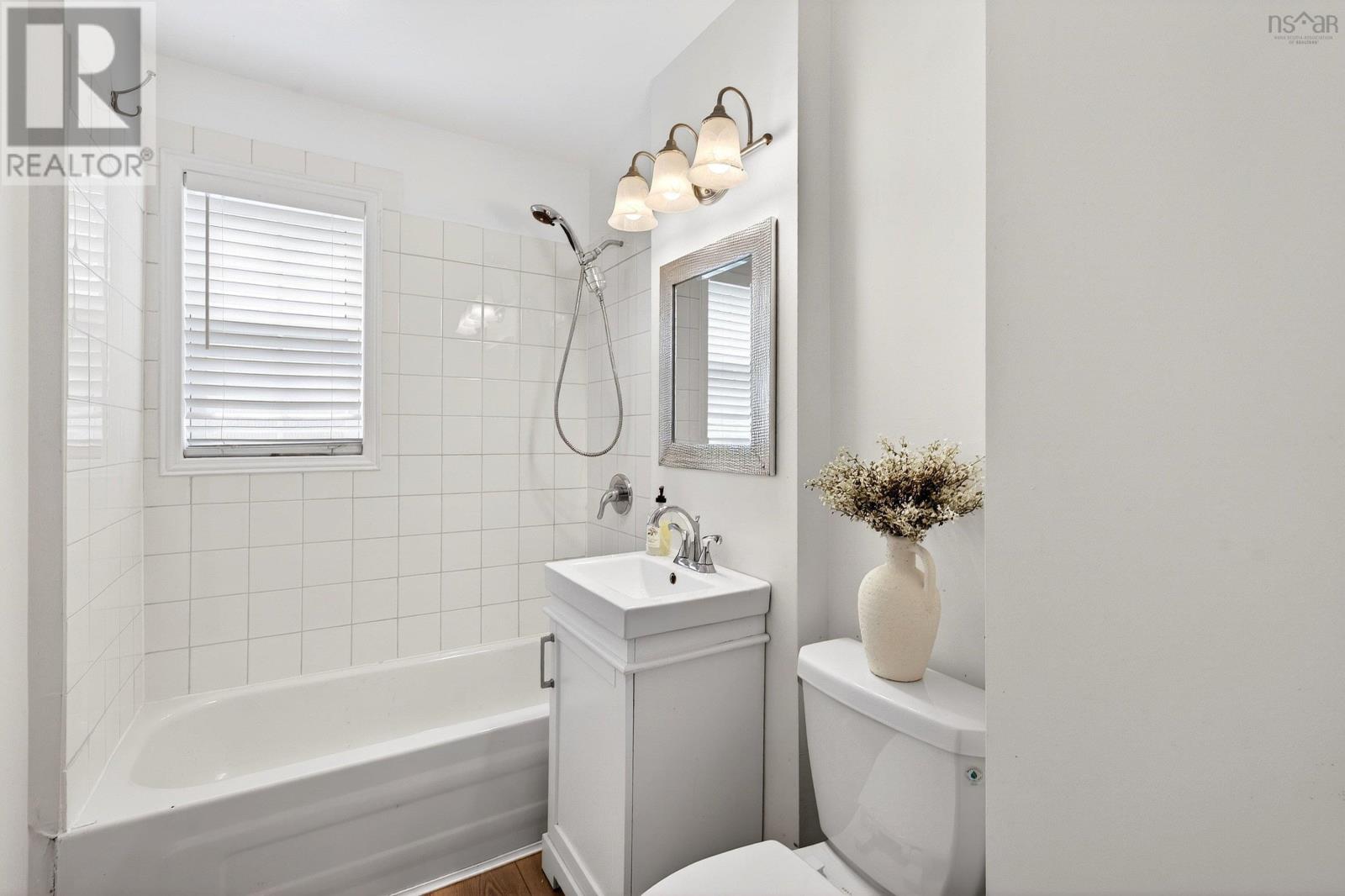 6520 Roslyn Road - 16