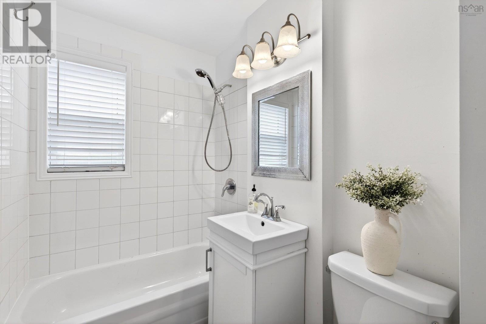 6520 Roslyn Road - 17