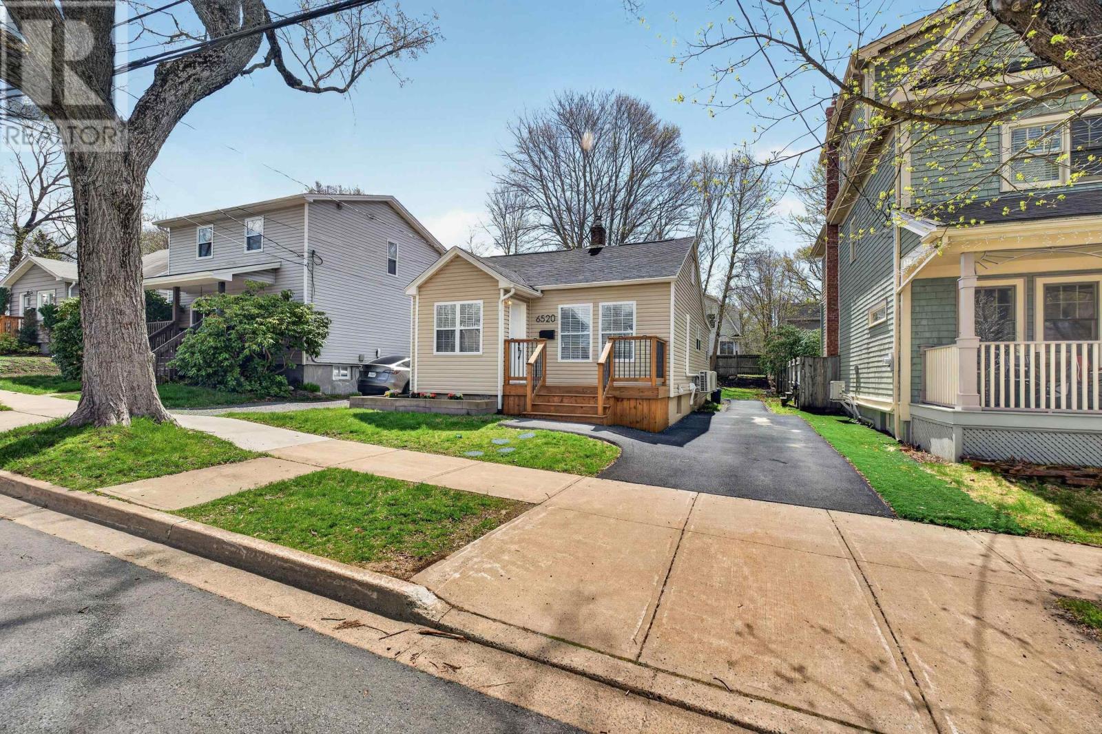 6520 Roslyn Road - 31