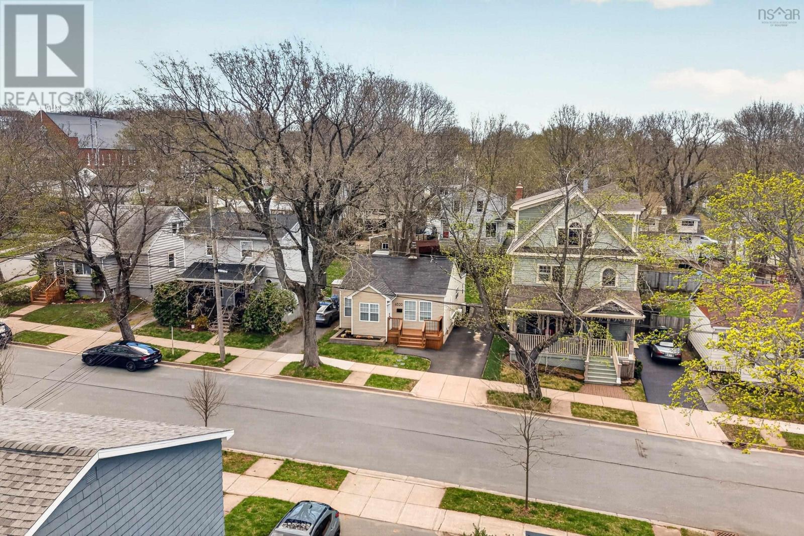 6520 Roslyn Road - 30
