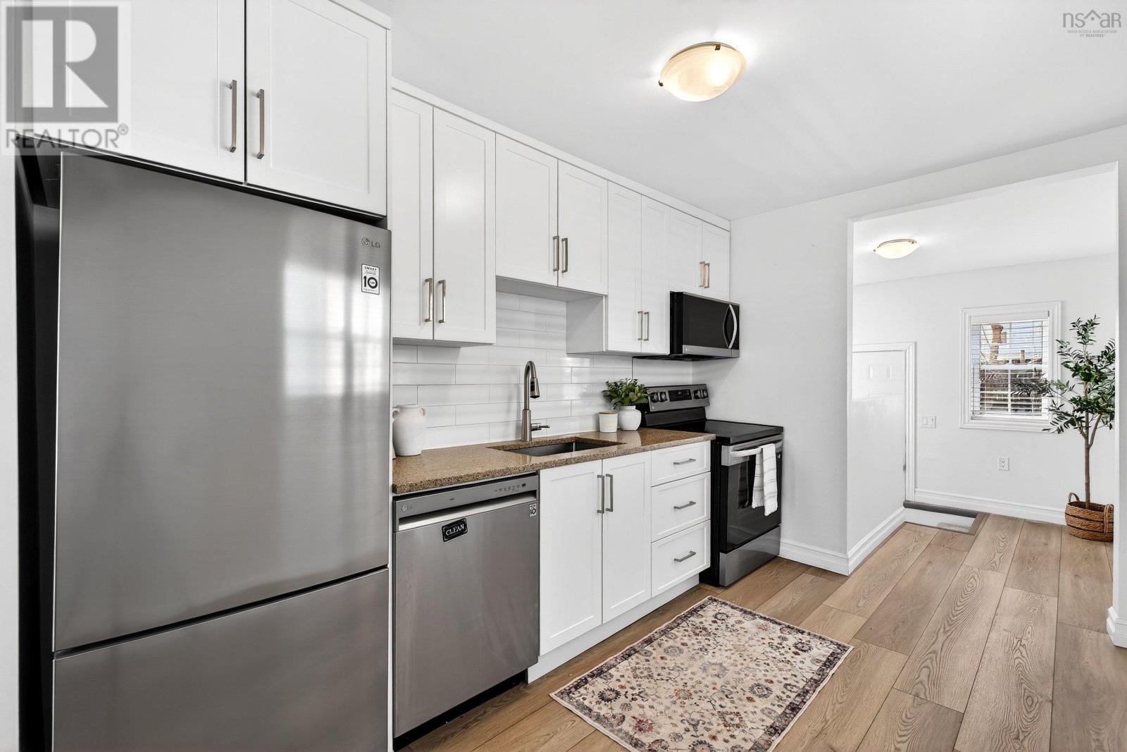 6520 Roslyn Road - 18