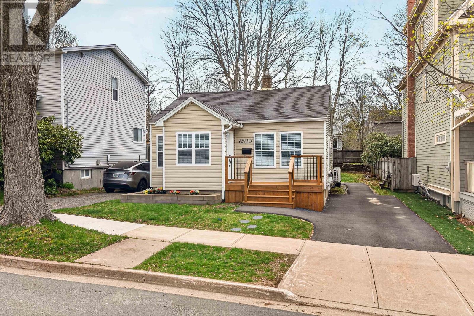 6520 Roslyn Road - 33