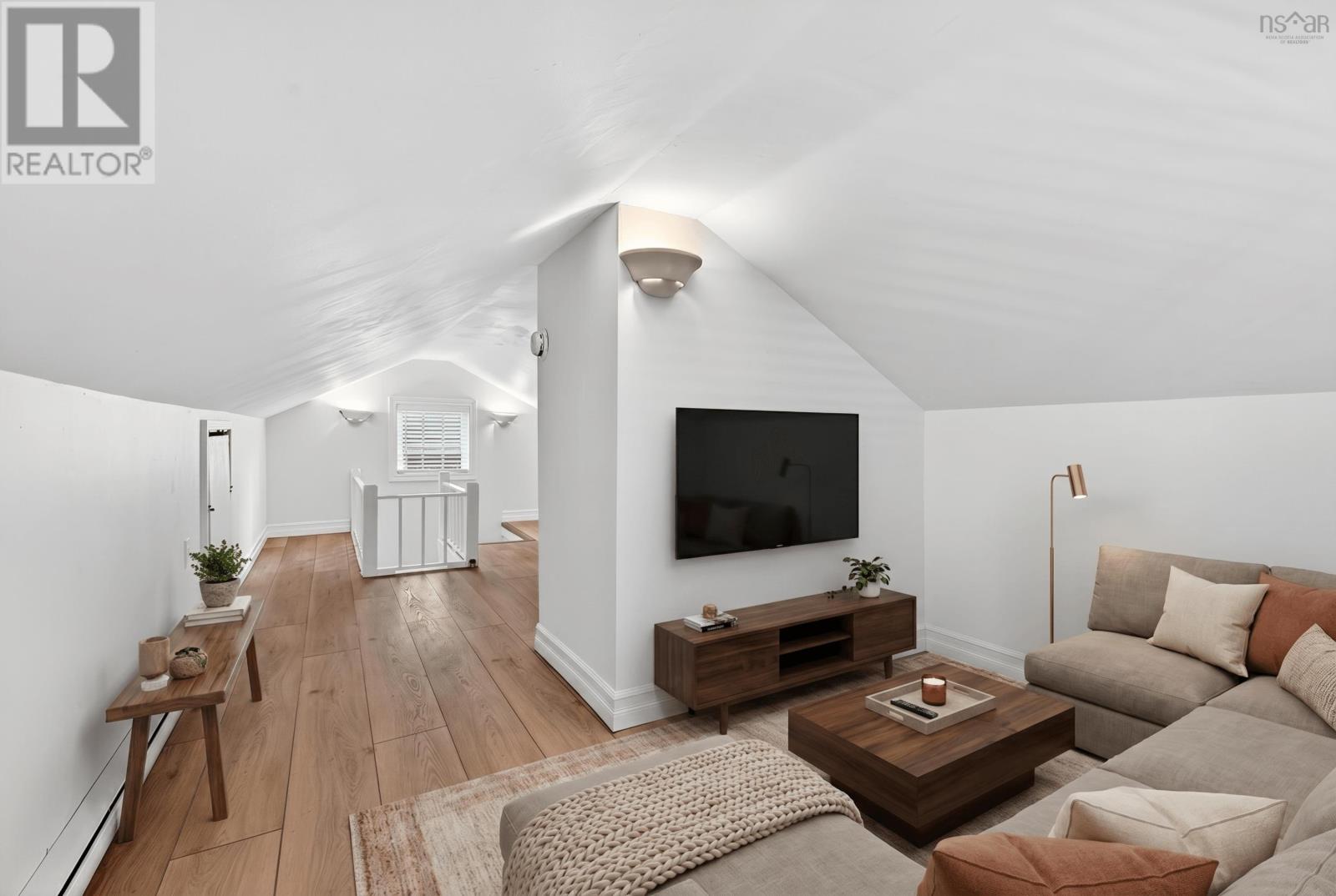 6520 Roslyn Road - 26