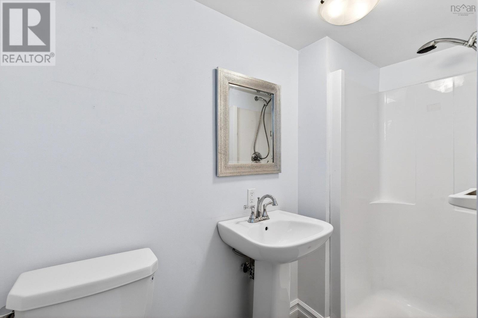 6520 Roslyn Road - 22