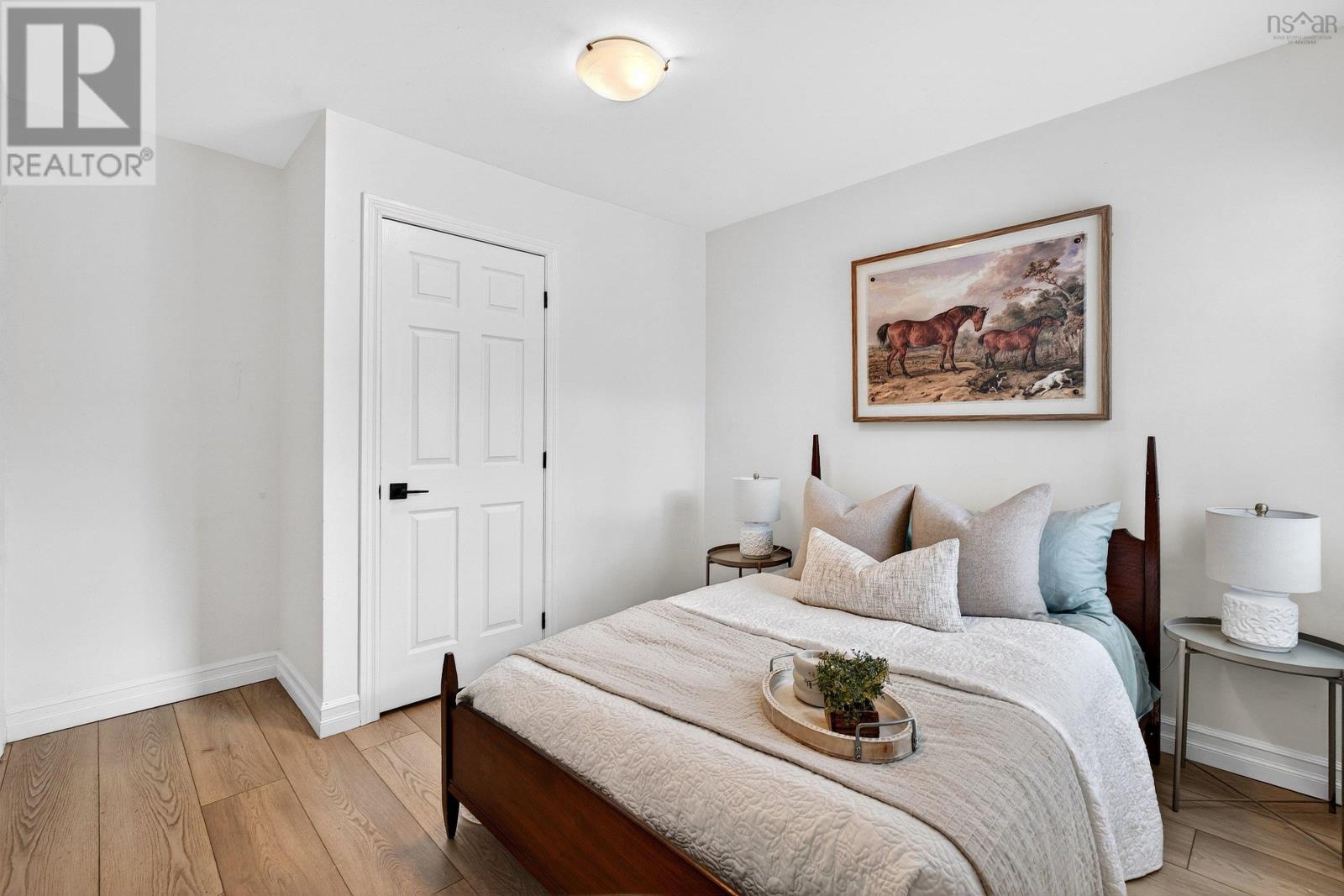 6520 Roslyn Road - 12