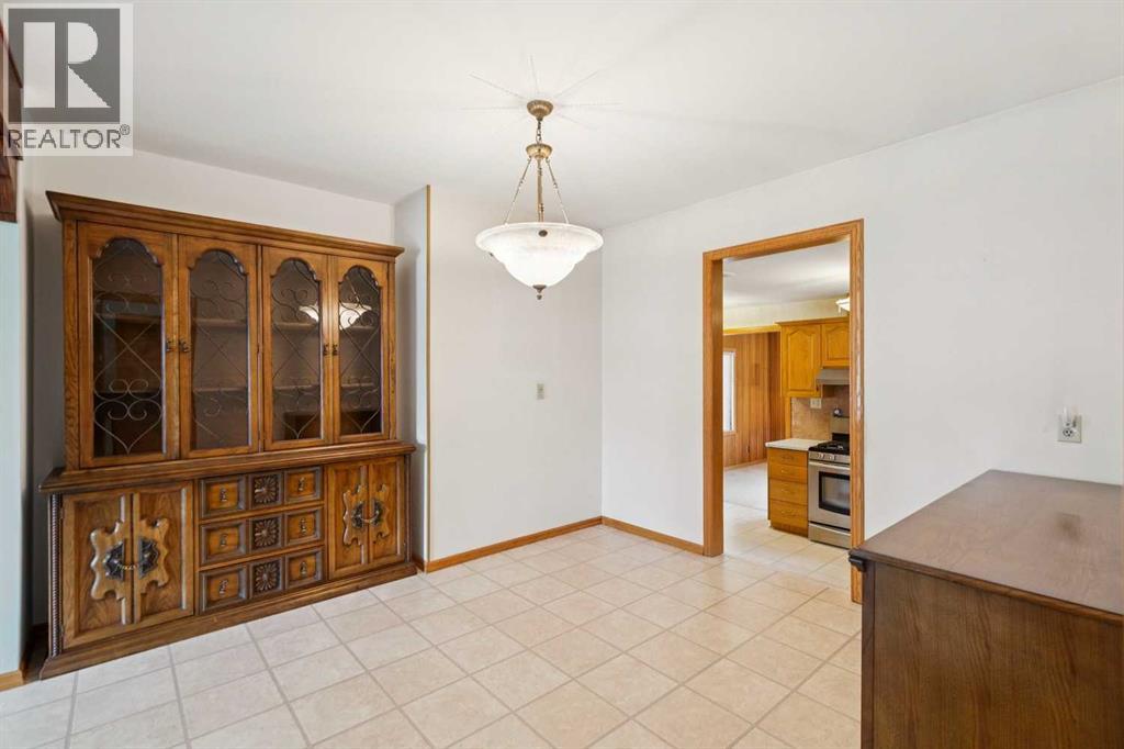47 Montrose Crescent NE - Image 8