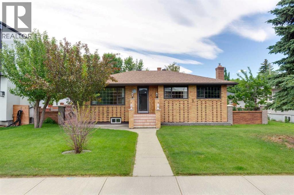 47 Montrose Crescent NE - 1