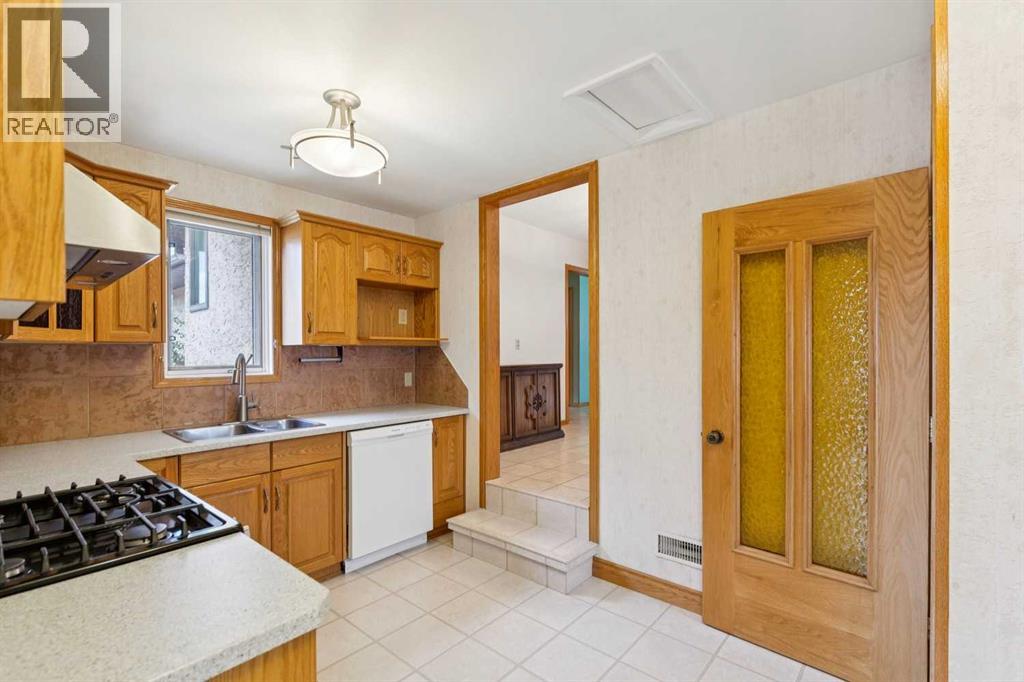 47 Montrose Crescent NE - Image 12