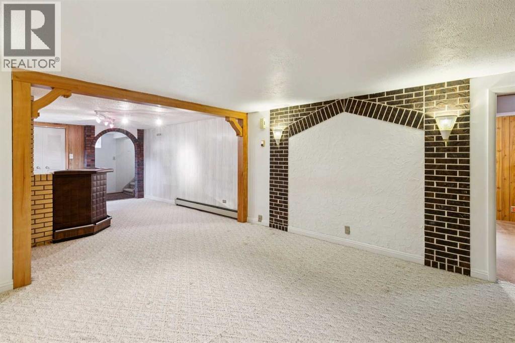 47 Montrose Crescent NE - 24