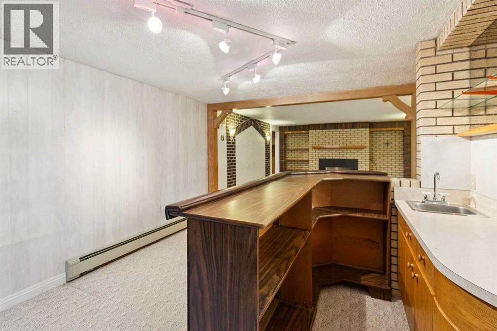 47 Montrose Crescent NE - 22