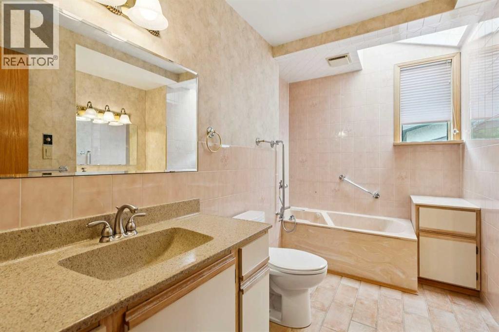 47 Montrose Crescent NE - 20