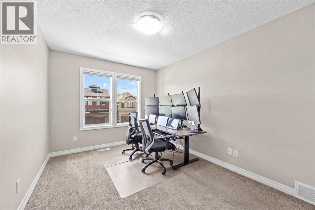 27 Mahogany Crescent SE - 35