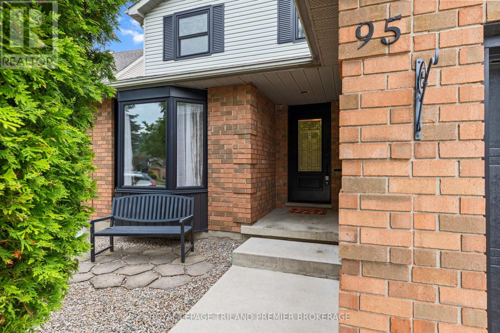 95 GERALD CRESCENT - Image 2