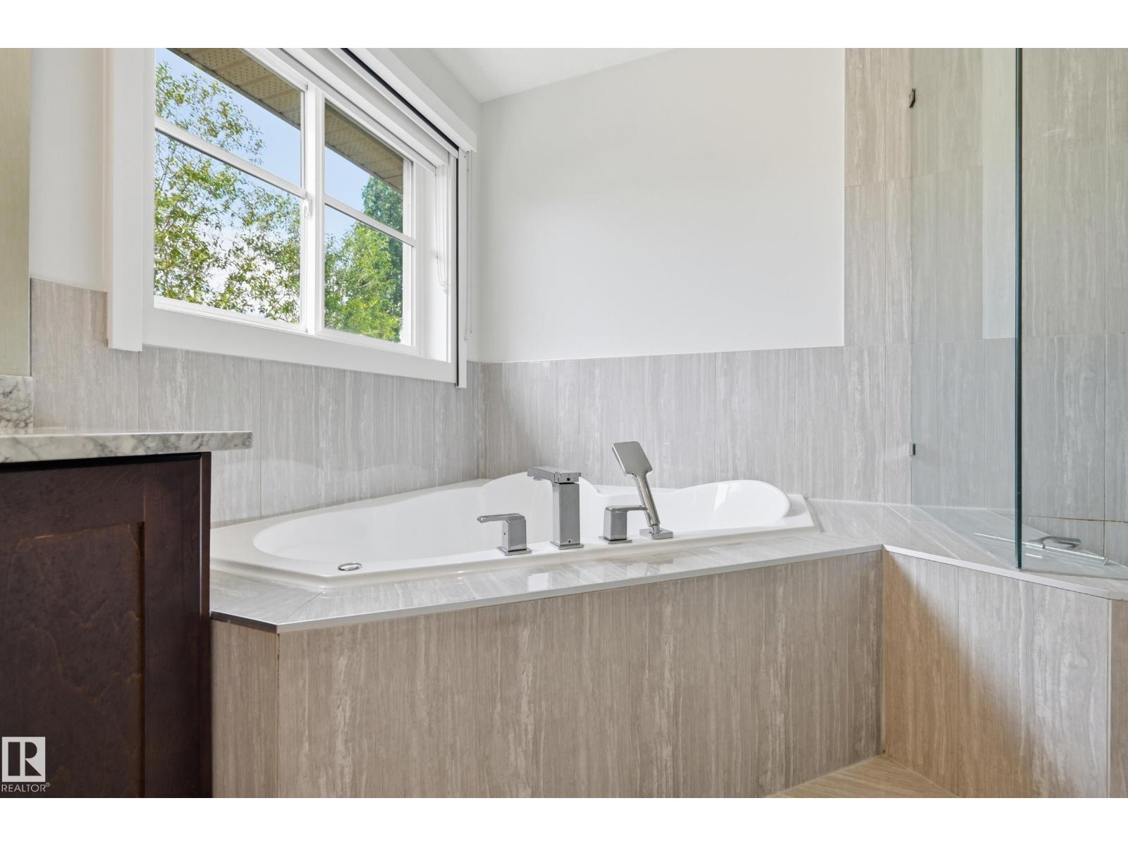 1024 ARMITAGE CR SW - 30