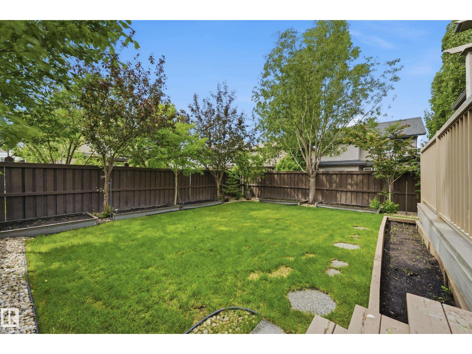 1024 ARMITAGE CR SW - 44