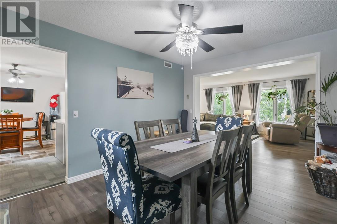 700 QUEENSWAY Boulevard - 23