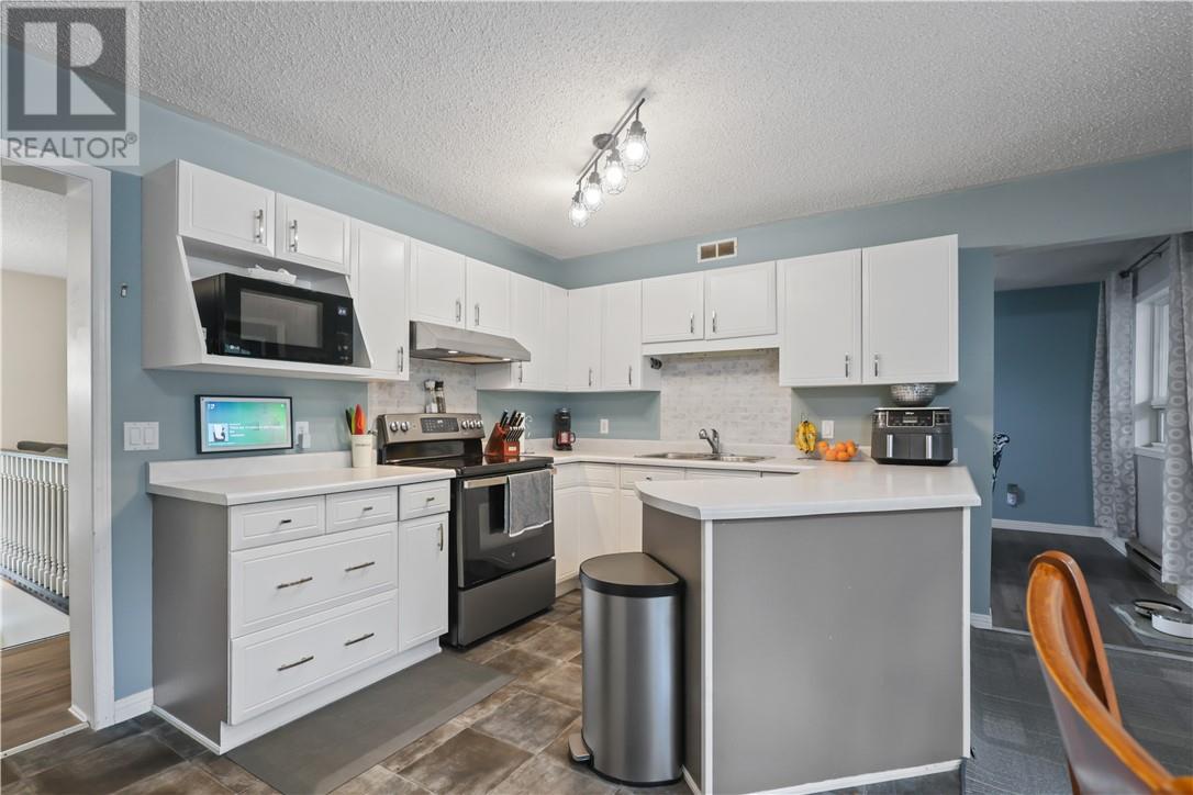 700 QUEENSWAY Boulevard - 24