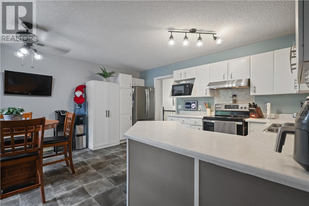 700 QUEENSWAY Boulevard - 26