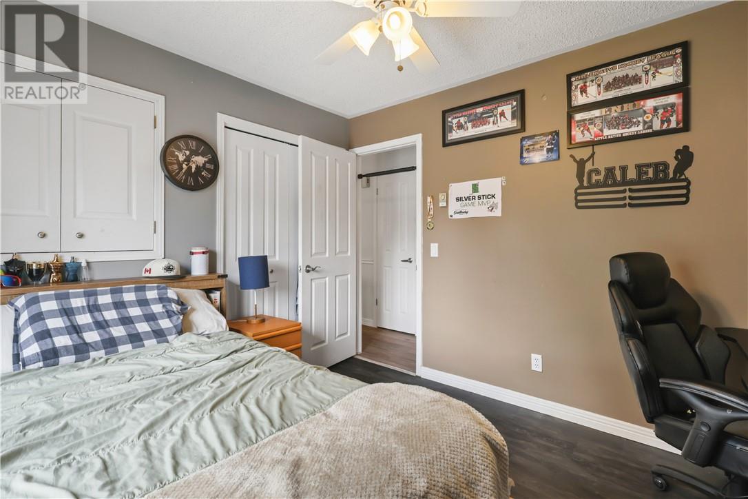 700 QUEENSWAY Boulevard - 32