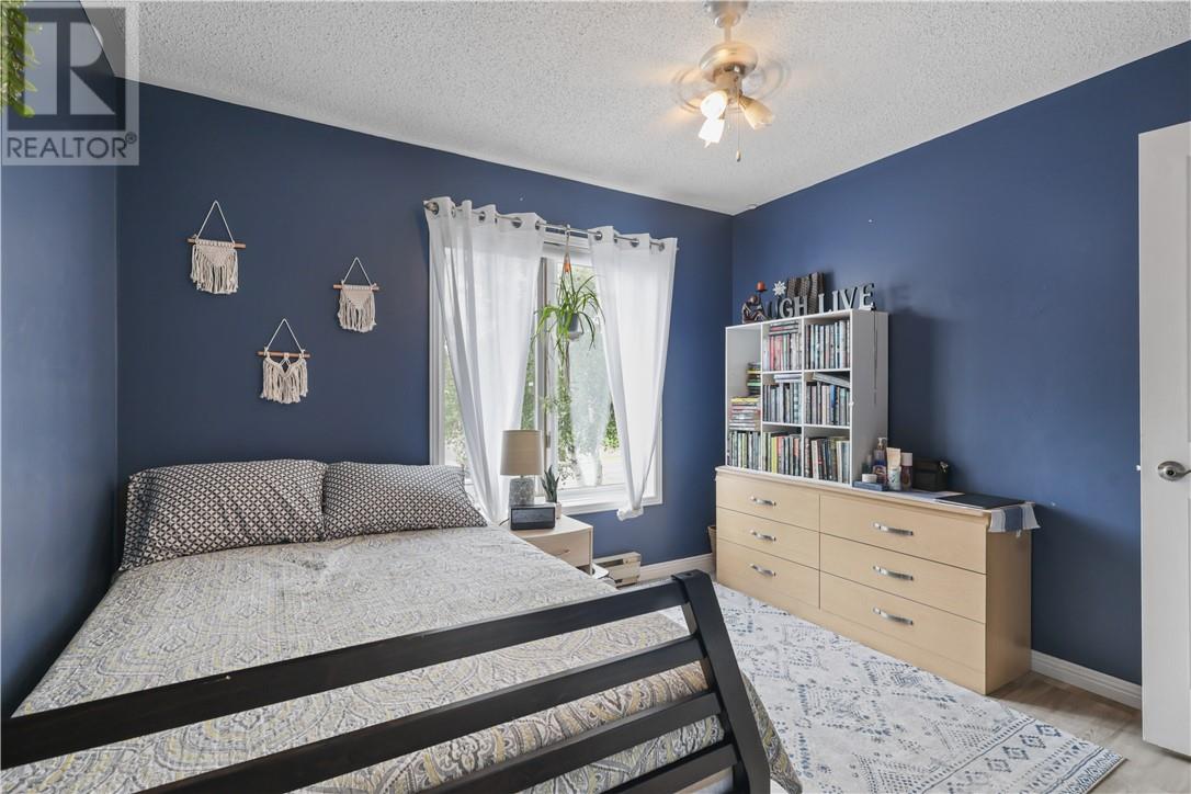 700 QUEENSWAY Boulevard - 35