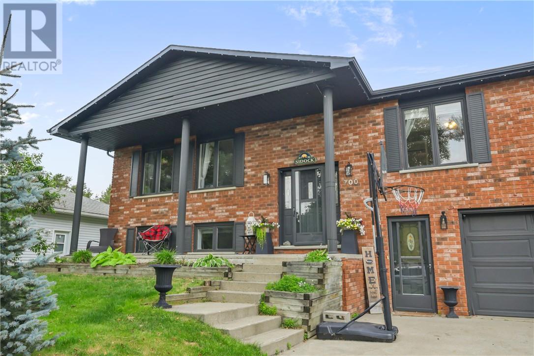 700 QUEENSWAY Boulevard - 4