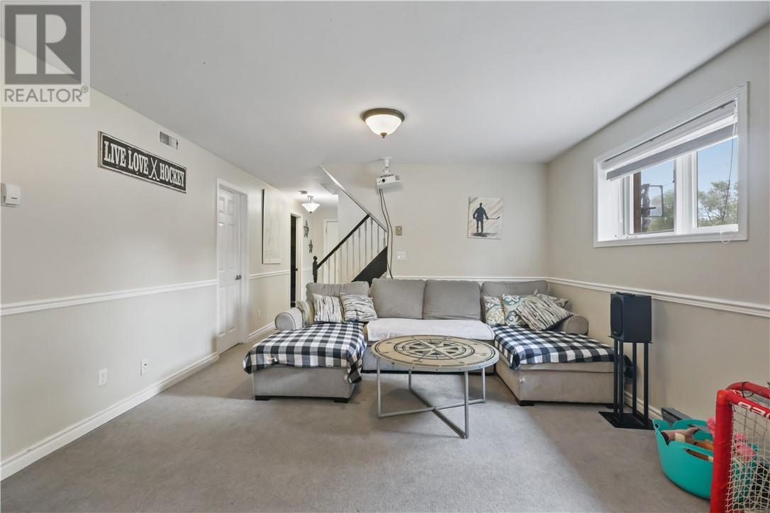 700 QUEENSWAY Boulevard - 40