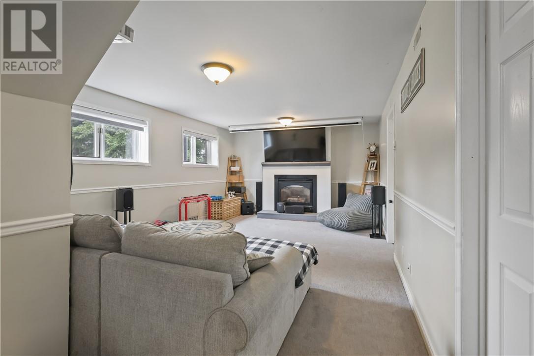 700 QUEENSWAY Boulevard - 41