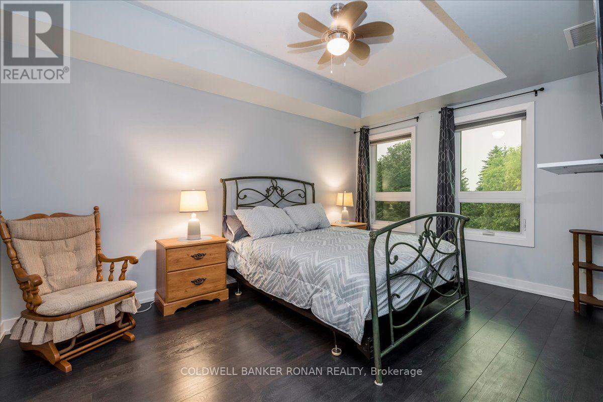 #310 69 BOYNE STREET N - 13