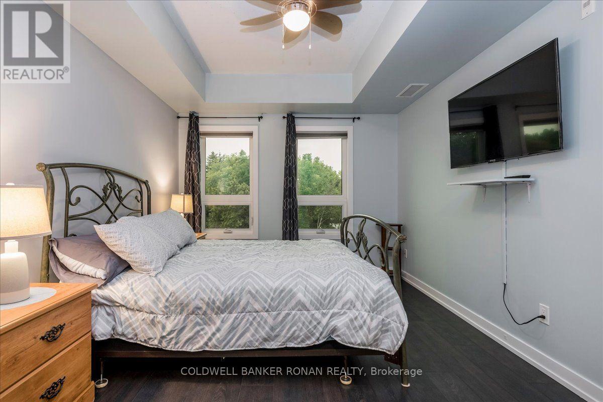 #310 69 BOYNE STREET N - 14