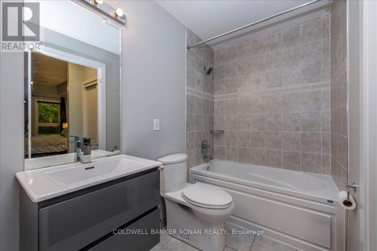 #310 69 BOYNE STREET N - 17