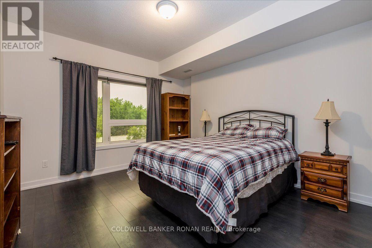 #310 69 BOYNE STREET N - 18
