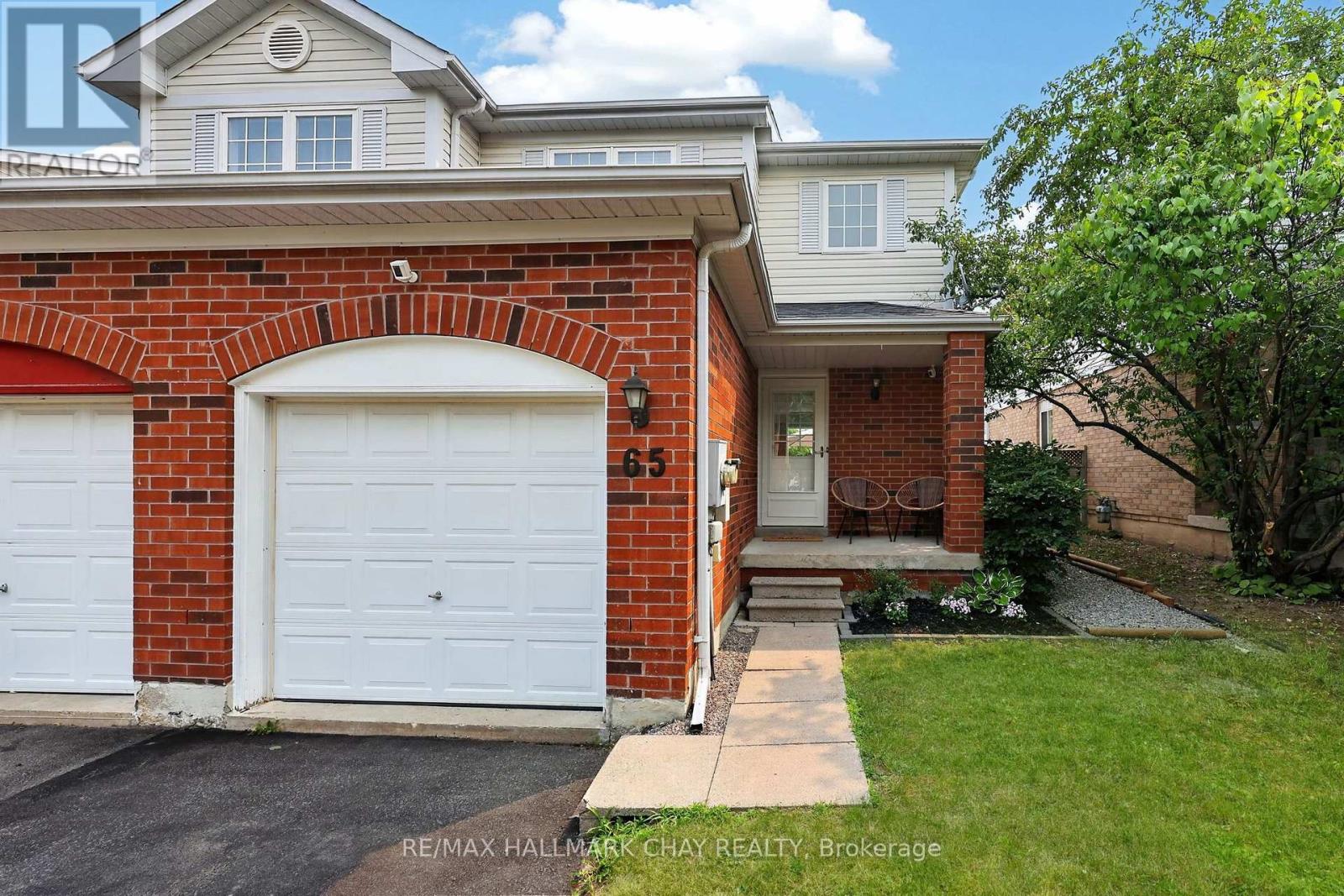 65 PICKETT CRESCENT - 1