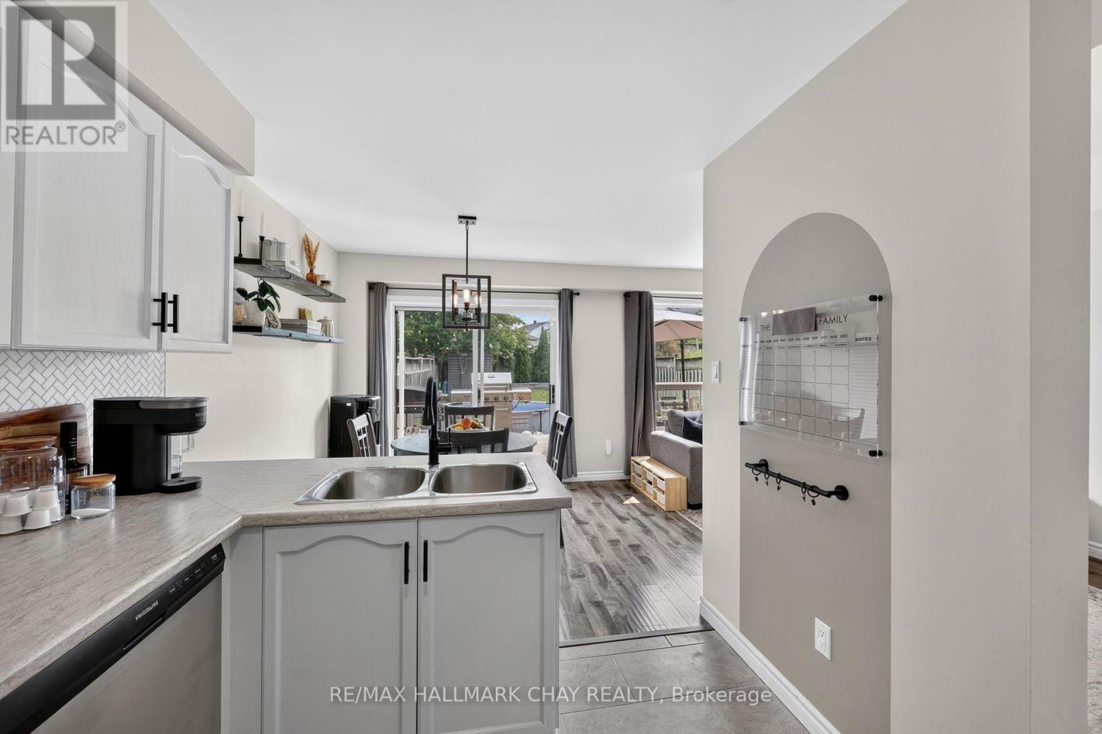 65 PICKETT CRESCENT - 10