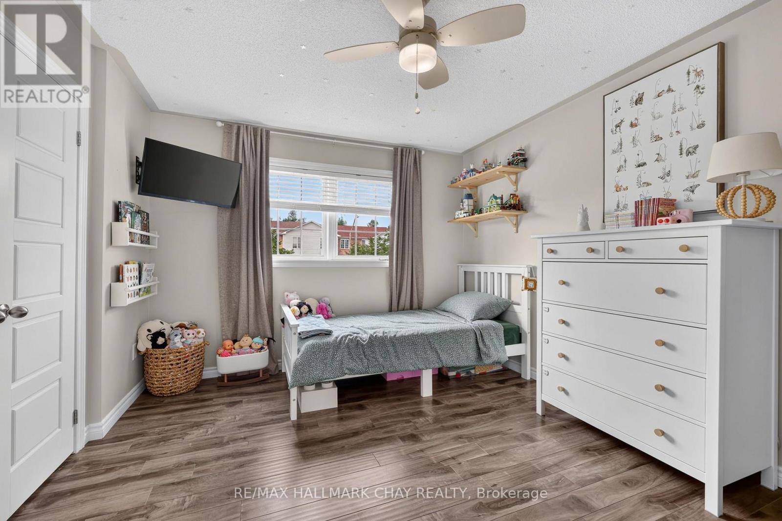 65 PICKETT CRESCENT - 17