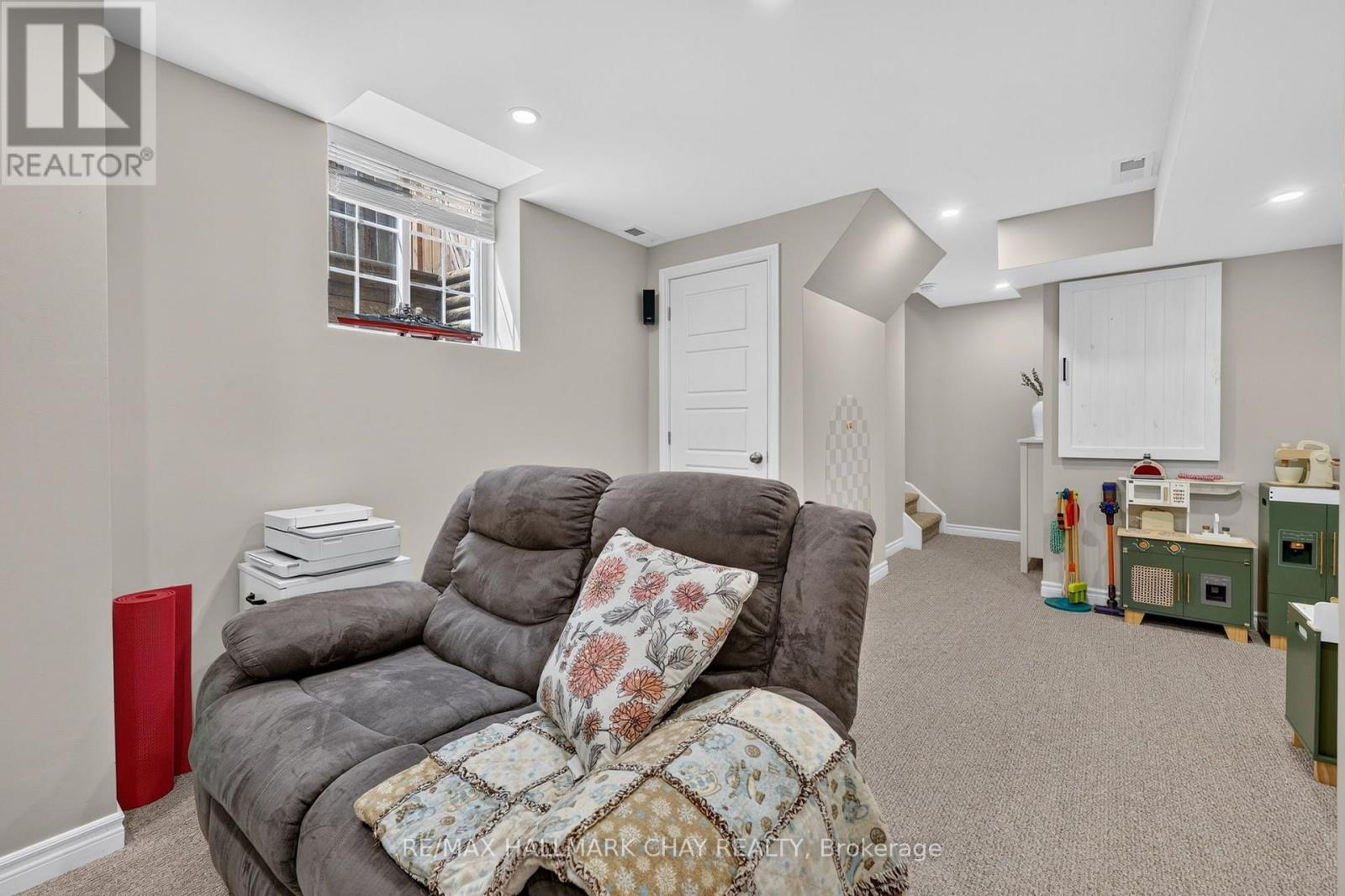 65 PICKETT CRESCENT - 23